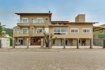 O edifício onde o apartamento está situado