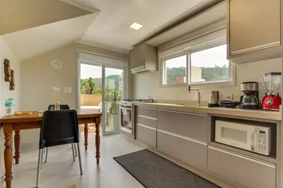 A cozinha ou kitchenette de Residencial Casa Flora - Centro de Bombinhas