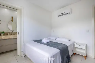 Uma cama ou camas num quarto em Apto c/ Churrasqueira a 750m da Praia EVP0504