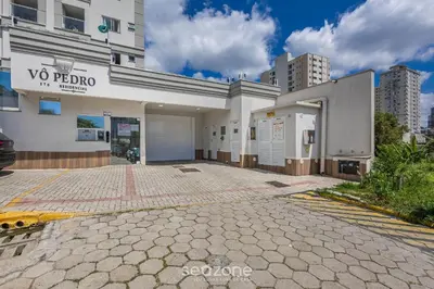 O edifício onde o apartamento está situado