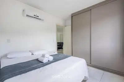 Uma cama ou camas num quarto em Apto c/ Churrasqueira a 750m da Praia EVP0504