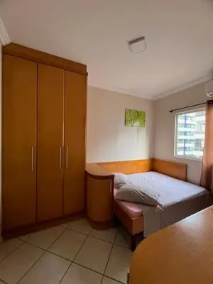 Uma cama ou camas num quarto em Apto a 80 metros do mar para 8 pessoas