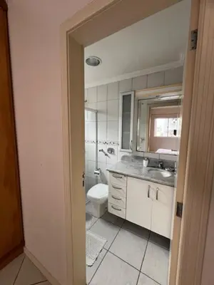 Uma casa de banho em Apto a 80 metros do mar para 8 pessoas