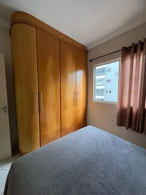 Uma cama ou camas num quarto em Apto a 80 metros do mar para 8 pessoas