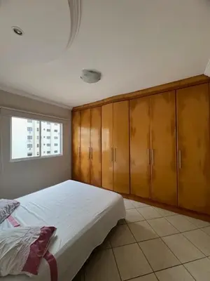 Uma cama ou camas num quarto em Apto a 80 metros do mar para 8 pessoas