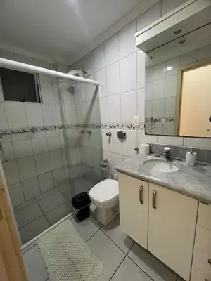 Uma casa de banho em Apto a 80 metros do mar para 8 pessoas