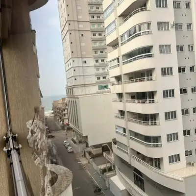 Apto a 80 metros do mar para 8 pessoas