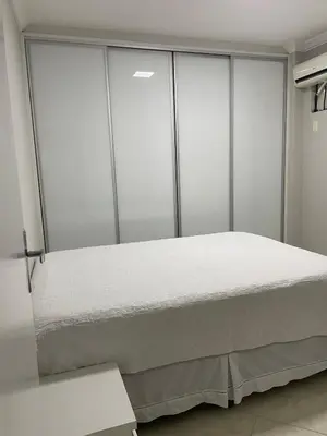 Uma cama ou camas num quarto em My casa, su casa! Meia Praia - Itapema