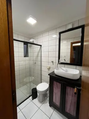 Uma casa de banho em Aparatamento 3 dormitorios em Meia Praia - Itapema