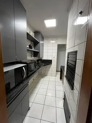 A cozinha ou kitchenette de Aparatamento 3 dormitorios em Meia Praia - Itapema