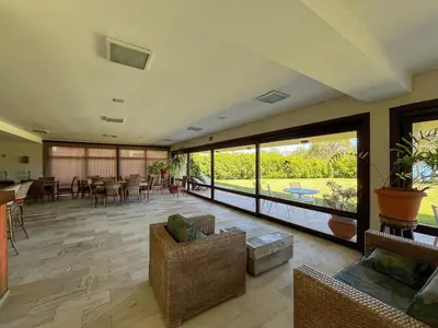 Uma área de estar em c620 - Apartamento Frente Mar - Bombinhas/SC