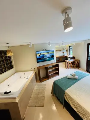 Uma cama ou camas num quarto em Studio Com Hidro e Cromoterapia Baoba Suites