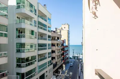 Uma vista do mar geral ou uma vista do mar a partir do apartamento