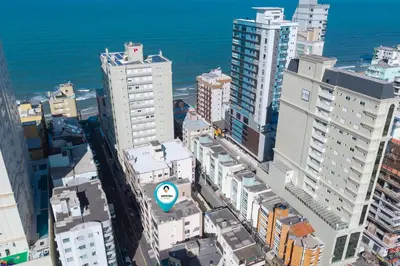 Uma vista geral de Itapema ou a vista da cidade a partir do apartamento