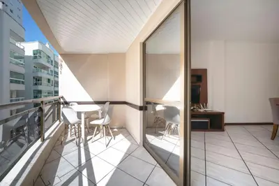 Uma varanda ou terraço em Amplo e aconchegante 100m da praia RA6386