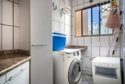 A cozinha ou kitchenette de Amplo e aconchegante 100m da praia RA6386