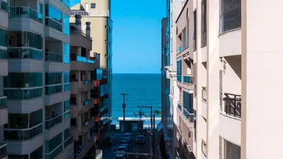Uma vista do mar geral ou uma vista do mar a partir do apartamento