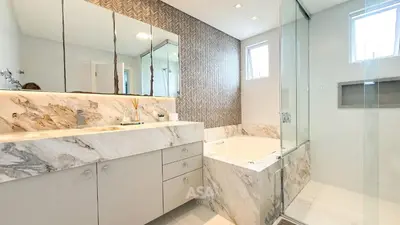 Uma casa de banho em ASA | Cobertura Luxo | 2QT | Meia Praia | Hidro