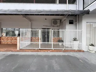 A planta de Casa com 02 Quartos em Balneário Camboriú
