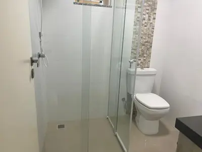 Uma casa de banho em Plus Home Condominio na Praia de Perequê em Porto Belo