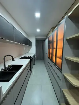 A cozinha ou kitchenette de Apartamento novo com vista para o mar Bom gosto