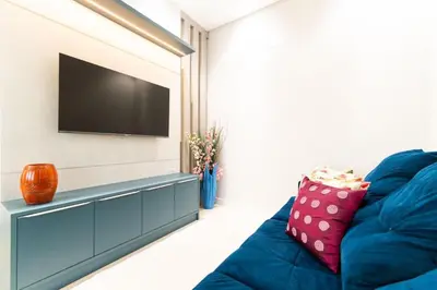 Uma televisão e/ou sistema de entretenimento em Cobertura Duplex 205