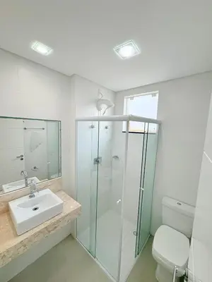 Uma casa de banho em Ap perto do mar