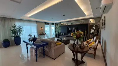 Uma área de estar em Apartamento vista Panorâmica do Mar em Meia Praia