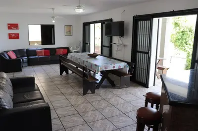 Uma área de estar em Casa de frete para o mar em Porto Belo
