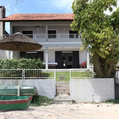 Casa de frete para o mar em Porto Belo