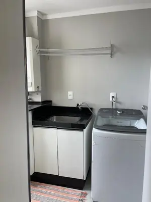 A cozinha ou kitchenette de Apartamento Meia Praia - Sensation 801