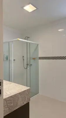 Uma casa de banho em Apartamento luxo Praia Meia Praia