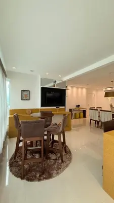 Uma televisão e/ou sistema de entretenimento em Apartamento luxo Praia Meia Praia