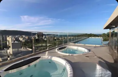 A piscina em ou perto de Apartamento Flat Elegance Bombinhas