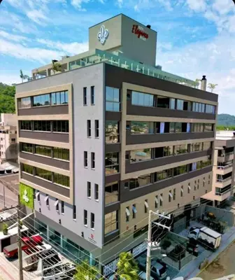 O edifício onde o apartamento está situado