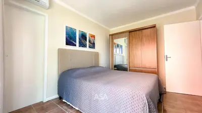 Uma cama ou camas num quarto em ASA | 3QT Leblon | Ar | Av. Brasil | Centro BC