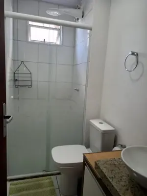 Uma casa de banho em Residencial bella praia 2 H26