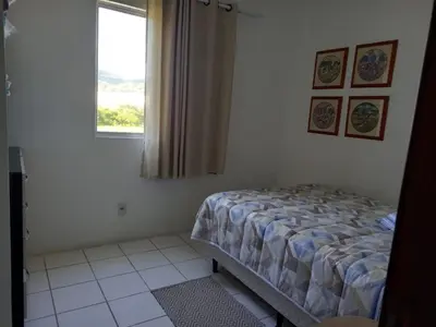 Uma cama ou camas num quarto em Residencial bella praia 2 H26