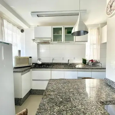 Loft em Bombas - Excelente Localização - 1 dorm 3 pessoas