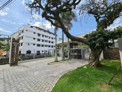 O edifício onde o apartamento está situado