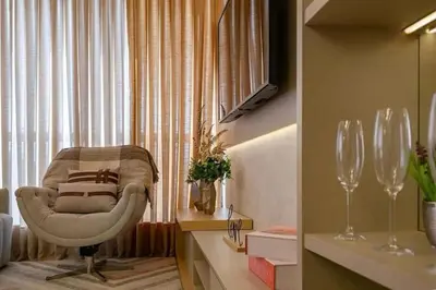 Uma área de estar em Apartamento finamente decorado em Bombinhas