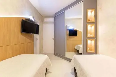 Uma cama ou camas num quarto em Apartamento finamente decorado em Bombinhas