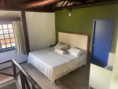 Uma cama ou camas num quarto em Casa azul perto do centro e caminho das praias agrestes