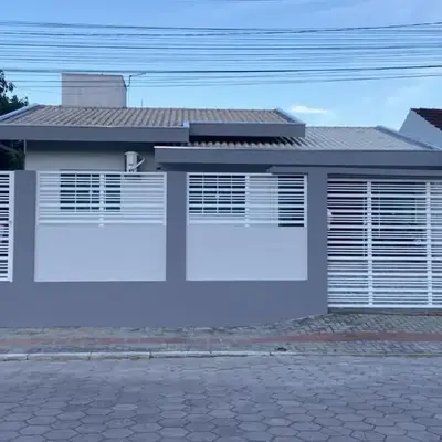 Casa em Zimbros Bombinhas