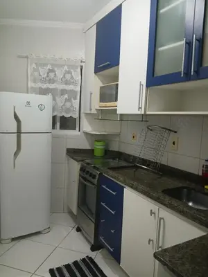 A cozinha ou kitchenette de Solar das Bromélias, Apartamento amplo para até 6 pessoas - 50m da praia em Bombinhas!