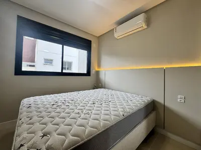 Uma cama ou camas num quarto em Residencial Alana - Apartamento a 200m do mar na Praia de Palmas com vista pro mar