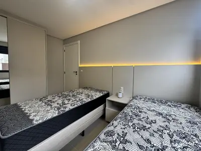 Uma cama ou camas num quarto em Residencial Alana - Apartamento a 200m do mar na Praia de Palmas com vista pro mar