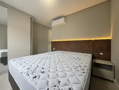 Uma cama ou camas num quarto em Residencial Alana - Apartamento a 200m do mar na Praia de Palmas com vista pro mar