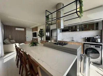 A cozinha ou kitchenette de Sonho de Palmas 101 - Apartamento de frente para o mar na deslumbrante praia de Palmas, com 3 dormitórios, sendo 2 suítes.