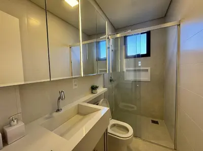 Uma casa de banho em Sonho de Palmas 101 - Apartamento de frente para o mar na deslumbrante praia de Palmas, com 3 dormitórios, sendo 2 suítes.